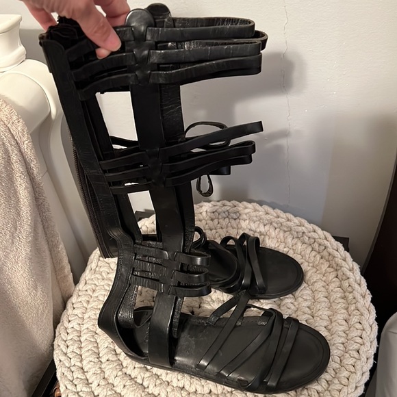 Black Gladiator sandals - Picture 2 of 3
